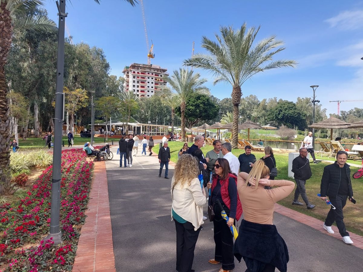 כרמל שאמה ותושבים בסיור בספארי