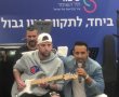 חוגגים את המימונה עם החיילים הפצועים במחלקת השיקום