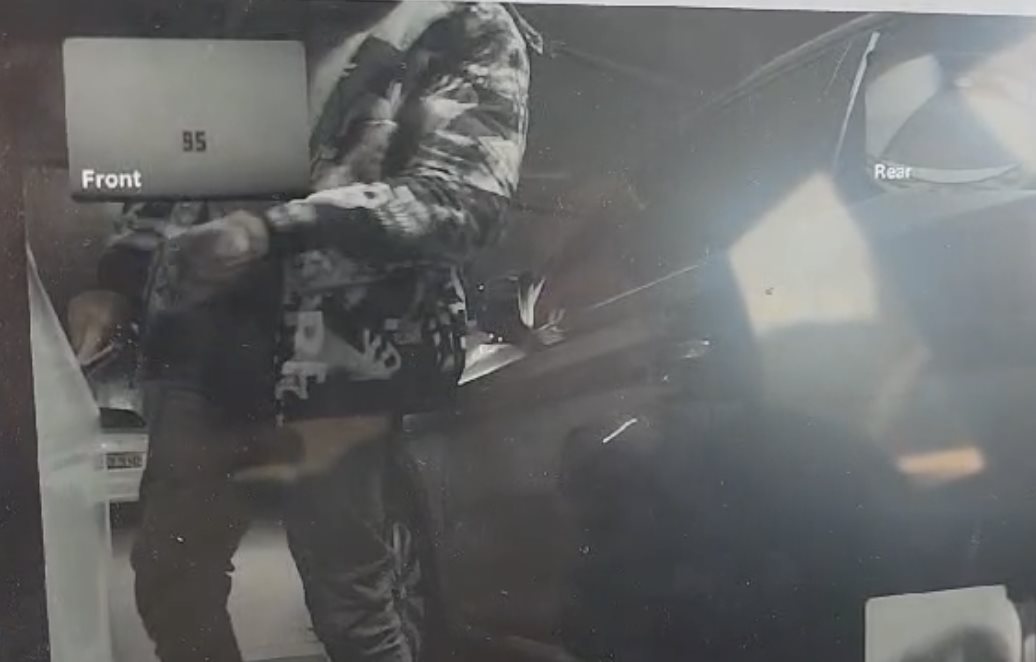 צילום ממצלמות האבטחה בבניין