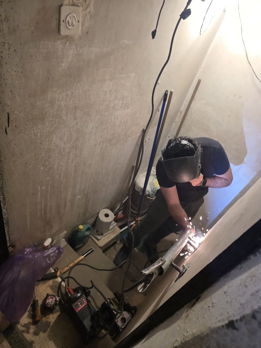 עו״ד רועי ברזילי מטפל במעקה