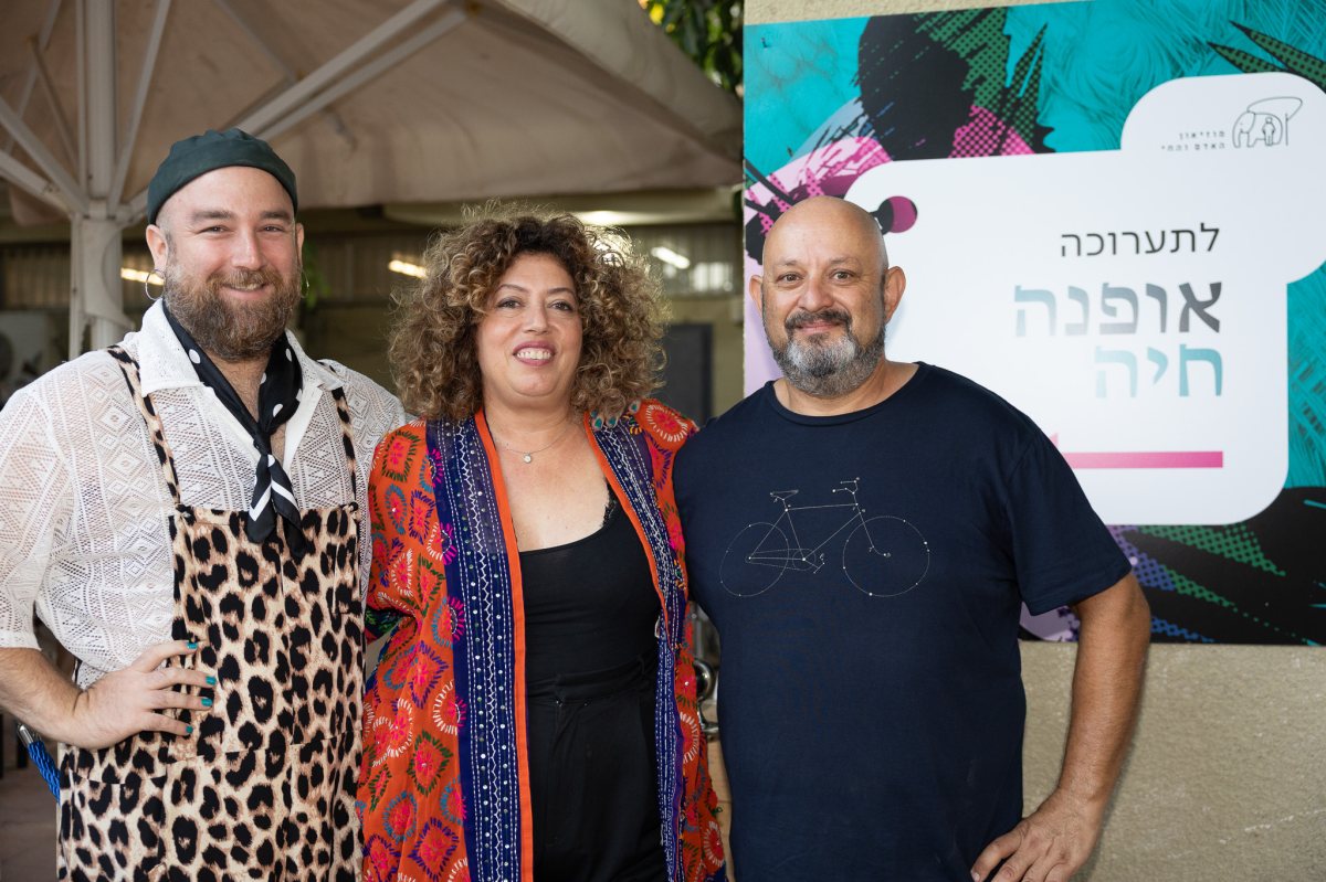 אלכס קפלן מנהל ואוצר שותף, גילי כהן ויואב מאיר אוצרים