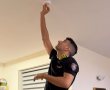 התראה שמצילה חיים: עיריית גבעתיים תתקין גלאי עשן בחינם בבתי אזרחים ותיקים