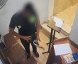 שוטרי תחנת רמת גן-בני ברק תפסו פורץ לדירה שגנב תכשיטים בשווי 28 אלף ש״ח