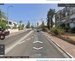 עמוד חשמל נפגע סמוך לאתר בנייה ברחוב המאבק בגבעתיים: התוצאה 12 שעות שבהן התושבים הושבתו מחשמל. 