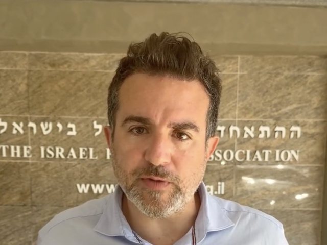 צילום מעמוד הפייסבוק של רועי ברזילי